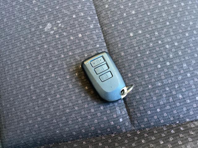 スペイド Ｆ　純正ナビ　フルセグＴＶ　Ｂｌｕｅｔｏｏｔｈ　ＤＶＤ　ＳＤ音楽録音　バックカメラ　ＥＴＣ　左パワースライドドア　プッシュスタート　スマートキー　ヘッドライトレベライザー　横滑防止装置　社外アルミホイール（35枚目）