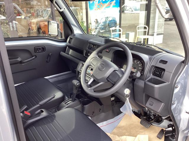 ハイゼットトラック スタンダード　４ＷＤ　届出済未使用車　スマートアシスト　ＡＭＦＭラジオ　電動式パワーステアリング　マニュアルエアコン　プリントレザーシート　リヤコンビネーションランプ　スーパーＵＶカットガラス　クリーンエアフィルター　クリアランスソナー（13枚目）