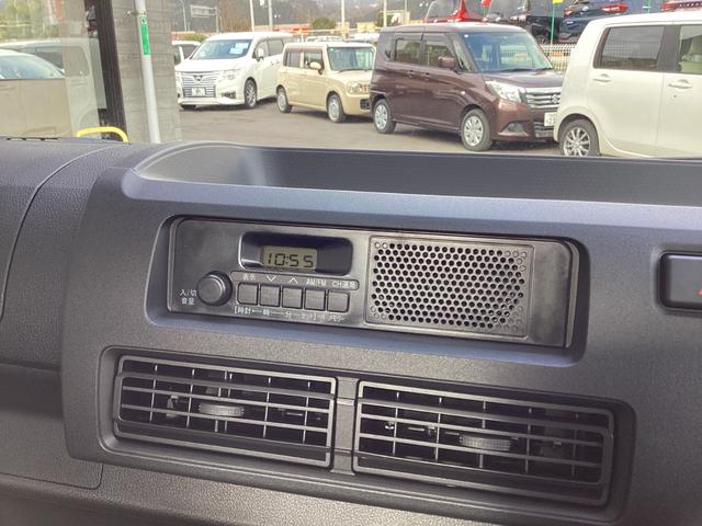 ハイゼットトラック スタンダード　４ＷＤ　届出済未使用車　スマートアシスト　ＡＭＦＭラジオ　電動式パワーステアリング　マニュアルエアコン　プリントレザーシート　リヤコンビネーションランプ　スーパーＵＶカットガラス　クリーンエアフィルター　クリアランスソナー（16枚目）