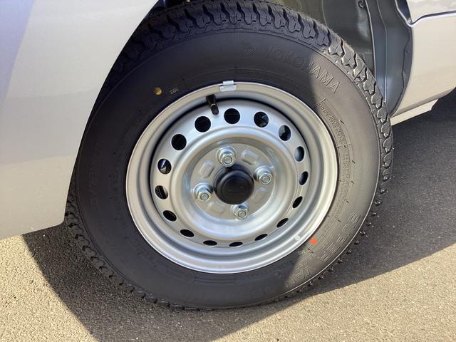 ハイゼットトラック スタンダード　４ＷＤ　届出済未使用車　スマートアシスト　ＡＭＦＭラジオ　電動式パワーステアリング　マニュアルエアコン　プリントレザーシート　リヤコンビネーションランプ　スーパーＵＶカットガラス　クリーンエアフィルター　クリアランスソナー（27枚目）