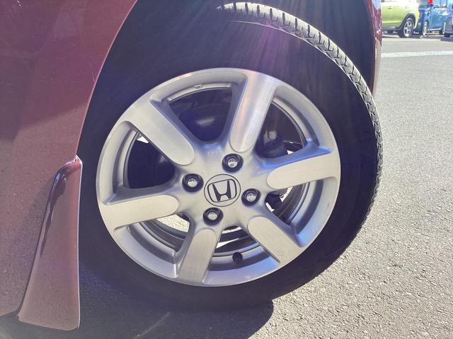 Ｎ－ＯＮＥ プレミアム　４ＷＤ　シティブレーキアシスト　純正ナビ　ワンセグＴＶ　ＤＶＤ　Ｂｌｕｅｔｏｏｔｈ　ベンチシート　プッシュスタート　スマートキー　純正リモコンエンジンスターター　オートＨＩＤライト　フォグランプ　純正アルミ（33枚目）