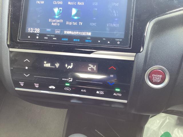 フィット １３Ｇ・Ｓパッケージ　シティーブレーキアシスト　純正８インチプレミアムインターナビ　フルセグＴＶ　ブルートゥース　ミュージックラック　ＤＶＤ再生　バックカメラ　ＥＴＣ　ドライブレコーダー　黒革調シートカバー　オートＬＥＤヘッドライト　アルミホイール（21枚目）