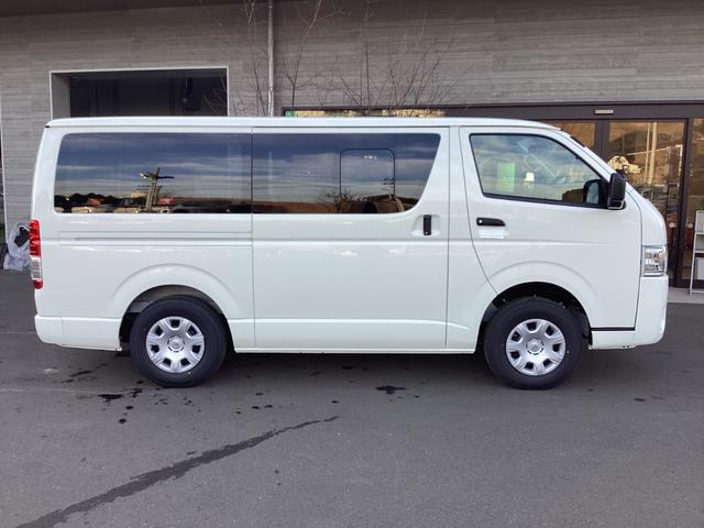 ハイエースバン ロングＤＸ　ＧＬパッケージ　５ドア　４ＷＤ　登録済未使用車　トヨタセーフティセンス　プリクラッシュセーフティ　レーンキープ　クリアランスソナー　オプティトロンメーター　パノラミックビューモニター　リアクーラー　リアヒーター　ＡＣ１００Ｖ　ＬＥＤヘッドランプ（9枚目）