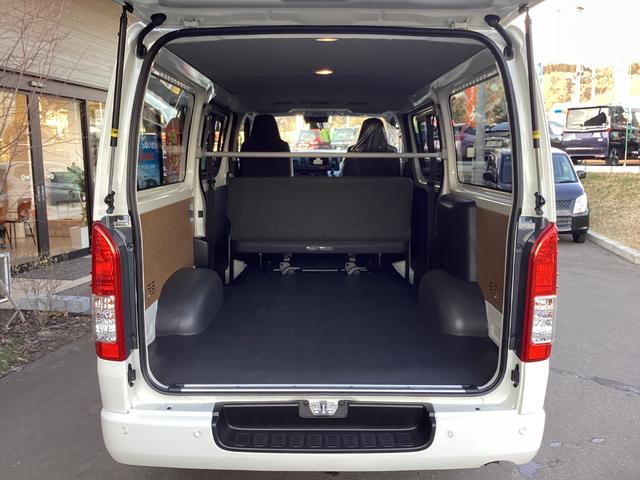 ハイエースバン ロングＤＸ　ＧＬパッケージ　５ドア　４ＷＤ　登録済未使用車　トヨタセーフティセンス　プリクラッシュセーフティ　レーンキープ　クリアランスソナー　オプティトロンメーター　パノラミックビューモニター　リアクーラー　リアヒーター　ＡＣ１００Ｖ　ＬＥＤヘッドランプ（38枚目）