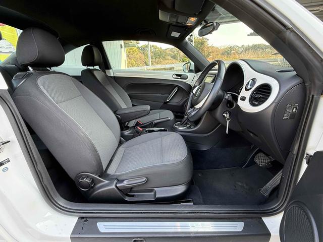 ザ・ビートル デザイン　バックカメラ　ナビ　ＴＶ　ＣＶＴ　キーレスエントリー　電動格納ミラー　アルミホイール　ＣＤ　ミュージックプレイヤー接続可　Ｂｌｕｅｔｏｏｔｈ　エアコン（9枚目）