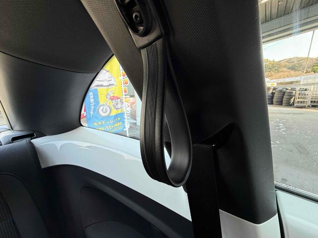 ザ・ビートル デザイン　バックカメラ　ナビ　ＴＶ　ＣＶＴ　キーレスエントリー　電動格納ミラー　アルミホイール　ＣＤ　ミュージックプレイヤー接続可　Ｂｌｕｅｔｏｏｔｈ　エアコン（28枚目）