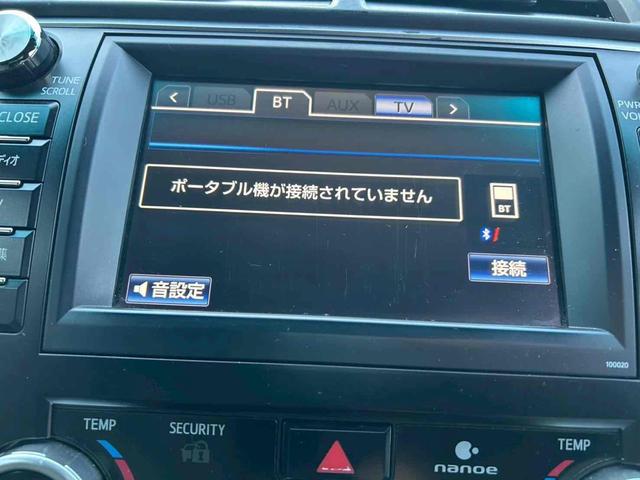 カムリ ハイブリッド　レザーパッケージ　ＥＴＣ　オートクルーズコントロール　バックカメラ　ＴＶ　アルミホイール　ＨＩＤ　ＣＶＴ　シートヒーター　スマートキー　アイドリングストップ　電動格納ミラー　盗難防止システム　パワーシート　革シート（4枚目）