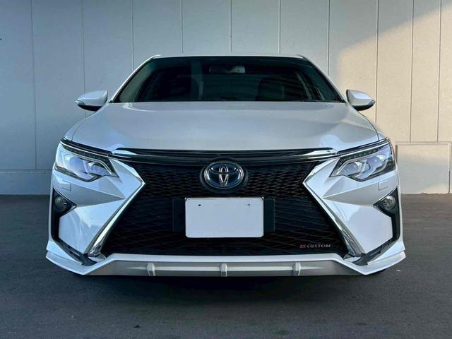 カムリ ハイブリッド　レザーパッケージ　ＥＴＣ　オートクルーズコントロール　バックカメラ　ＴＶ　アルミホイール　ＨＩＤ　ＣＶＴ　シートヒーター　スマートキー　アイドリングストップ　電動格納ミラー　盗難防止システム　パワーシート　革シート（12枚目）