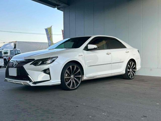 カムリ ハイブリッド　レザーパッケージ　ＥＴＣ　オートクルーズコントロール　バックカメラ　ＴＶ　アルミホイール　ＨＩＤ　ＣＶＴ　シートヒーター　スマートキー　アイドリングストップ　電動格納ミラー　盗難防止システム　パワーシート　革シート（13枚目）