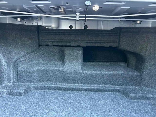 カムリ ハイブリッド　レザーパッケージ　ＥＴＣ　オートクルーズコントロール　バックカメラ　ＴＶ　アルミホイール　ＨＩＤ　ＣＶＴ　シートヒーター　スマートキー　アイドリングストップ　電動格納ミラー　盗難防止システム　パワーシート　革シート（28枚目）