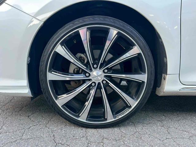 カムリ ハイブリッド　レザーパッケージ　ＥＴＣ　オートクルーズコントロール　バックカメラ　ＴＶ　アルミホイール　ＨＩＤ　ＣＶＴ　シートヒーター　スマートキー　アイドリングストップ　電動格納ミラー　盗難防止システム　パワーシート　革シート（35枚目）