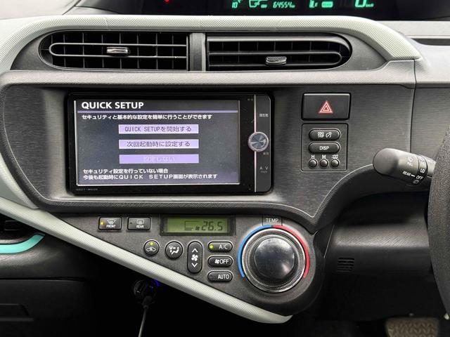 アクア Ｓ　ＥＴＣ　ナビ　ＴＶ　ＴＲＤエアロ　社外アルミ　社外マフラー　オートライト　スマートキー　プッシュスタート　電動格納ミラー　シートヒーター　ＣＶＴ　衝突安全ボディ　ＡＢＳ　ＥＳＣ　ＣＤ　ＤＶＤ再生（4枚目）
