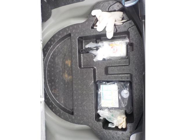 タイヤパンク修理キット入っています！