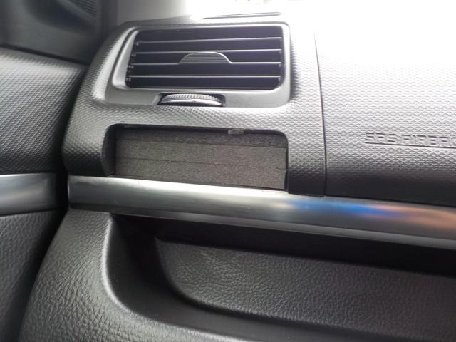 助手席側ドリンクホルダーも加工されています