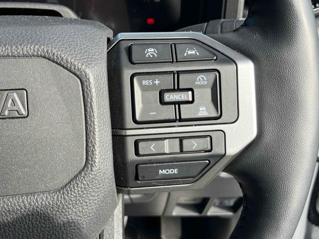 ランドクルーザー２５０ ＶＸ　モデリスタエアロ　４ＷＤ　四駆　ＥＴＣ　サンルーフ　全周囲カメラ　クリアランスソナ　オートクルーズコントロール　レーンアシスト　パワーシート　衝突被害軽減システム　ナビ　ＴＶ　オートマチックハイビーム（4枚目）