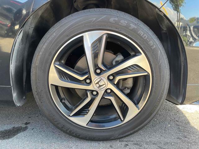 オデッセイ Ｇ・エアロパッケージ　両側パワースライドドア　インターナビ　地デジＴＶ　バックカメラ　ＥＴＣ　ｉＰｏｄ　ＵＳＢ　ＨＤＭＩ　あんしんパッケージ　クルコン　ＬＥＤオートライト　ＬＥＤルームランプ　ミラーヒーター　スマートキー（24枚目）