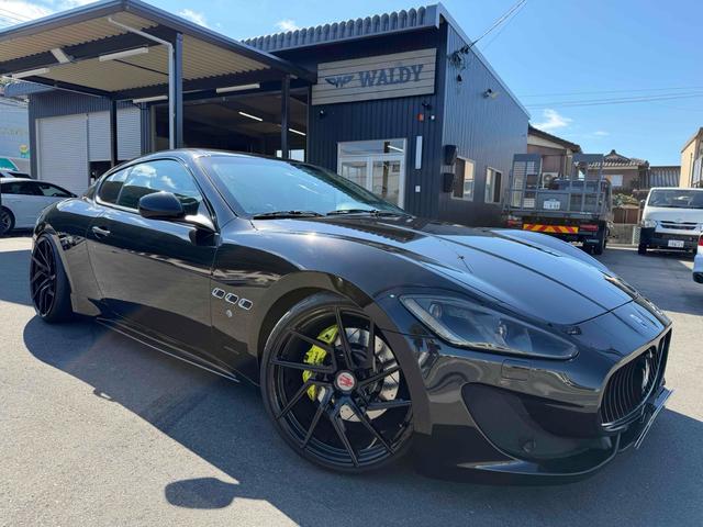 グラントゥーリズモ スポーツ MCオートシフト 車高調 中間パイプ EBM Fr21インチRr22インチ 左ハンドル バックカメラ カロッツェリアナビ クリアランスソナー オートライト CD DVD Bluetooth(3枚目)