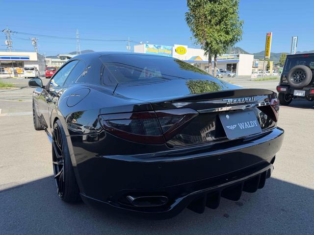 グラントゥーリズモ スポーツ MCオートシフト 車高調 中間パイプ EBM Fr21インチRr22インチ 左ハンドル バックカメラ カロッツェリアナビ クリアランスソナー オートライト CD DVD Bluetooth(9枚目)