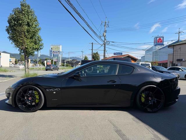 グラントゥーリズモ スポーツ MCオートシフト 車高調 中間パイプ EBM Fr21インチRr22インチ 左ハンドル バックカメラ カロッツェリアナビ クリアランスソナー オートライト CD DVD Bluetooth(11枚目)