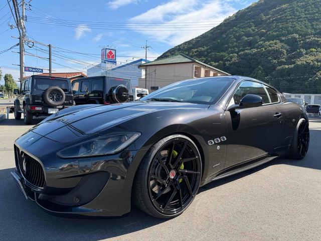 グラントゥーリズモ スポーツ MCオートシフト 車高調 中間パイプ EBM Fr21インチRr22インチ 左ハンドル バックカメラ カロッツェリアナビ クリアランスソナー オートライト CD DVD Bluetooth(12枚目)