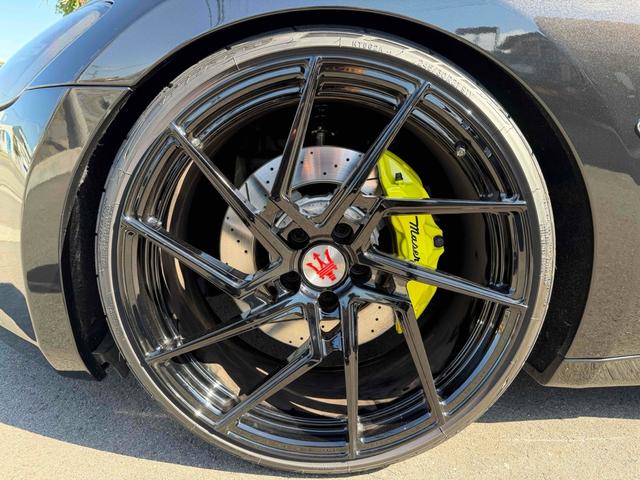 グラントゥーリズモ スポーツ MCオートシフト 車高調 中間パイプ EBM Fr21インチRr22インチ 左ハンドル バックカメラ カロッツェリアナビ クリアランスソナー オートライト CD DVD Bluetooth(30枚目)