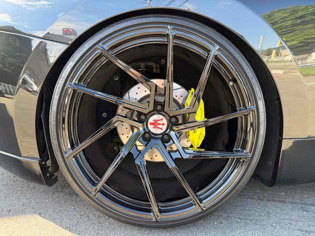 グラントゥーリズモ スポーツ MCオートシフト 車高調 中間パイプ EBM Fr21インチRr22インチ 左ハンドル バックカメラ カロッツェリアナビ クリアランスソナー オートライト CD DVD Bluetooth(33枚目)