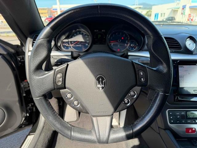 グラントゥーリズモ スポーツ MCオートシフト 車高調 中間パイプ EBM Fr21インチRr22インチ 左ハンドル バックカメラ カロッツェリアナビ クリアランスソナー オートライト CD DVD Bluetooth(36枚目)