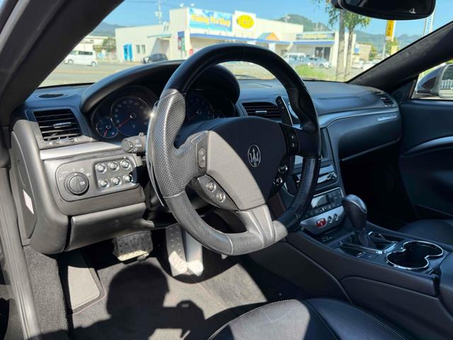 グラントゥーリズモ スポーツ MCオートシフト 車高調 中間パイプ EBM Fr21インチRr22インチ 左ハンドル バックカメラ カロッツェリアナビ クリアランスソナー オートライト CD DVD Bluetooth(53枚目)