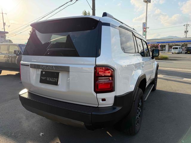 ランドクルーザー２５０ ＶＸ　サンルーフ　デジタルインナーミラー　パノラマビューモニター　ソナー　アダプティブクルーズコントロール　レーンアシスト　パワーシート　衝突軽減システム　ナビ　地デジＴＶ　Ｂｌｕｅｔｏｏｔｈ　オートライト（6枚目）