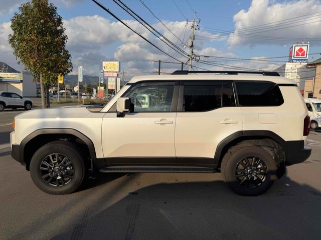 ランドクルーザー２５０ ＶＸ　サンルーフ　デジタルインナーミラー　パノラマビューモニター　ソナー　アダプティブクルーズコントロール　レーンアシスト　パワーシート　衝突軽減システム　ナビ　地デジＴＶ　Ｂｌｕｅｔｏｏｔｈ　オートライト（10枚目）