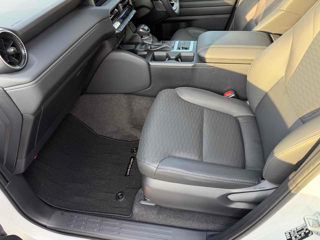 ランドクルーザー２５０ ＶＸ　サンルーフ　デジタルインナーミラー　パノラマビューモニター　ソナー　アダプティブクルーズコントロール　レーンアシスト　パワーシート　衝突軽減システム　ナビ　地デジＴＶ　Ｂｌｕｅｔｏｏｔｈ　オートライト（60枚目）