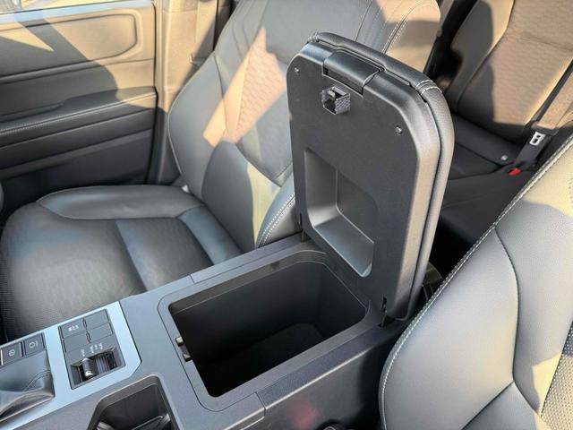 ランドクルーザー２５０ ＶＸ　サンルーフ　デジタルインナーミラー　パノラマビューモニター　ソナー　アダプティブクルーズコントロール　レーンアシスト　パワーシート　衝突軽減システム　ナビ　地デジＴＶ　Ｂｌｕｅｔｏｏｔｈ　オートライト（62枚目）