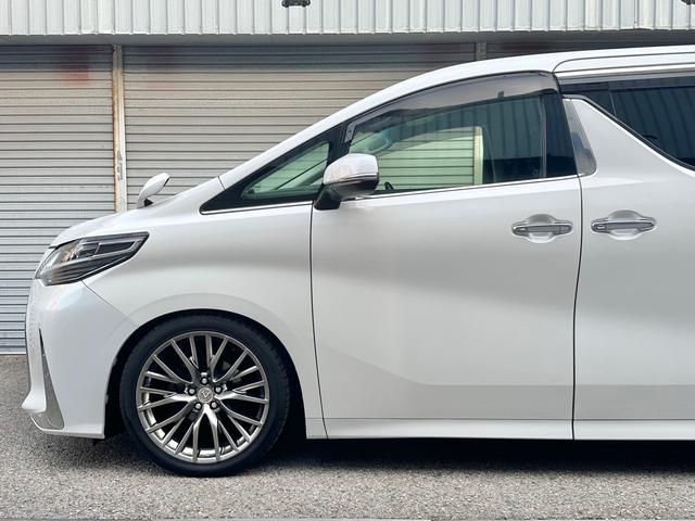 アルファード ２．５Ｓ　Ｃパッケージ　・ＬＭ３５０仕様・コンプリートカー・２０インチＡＷ・車高調・三眼・ＬＥＤテール・両側スラ・９インチナビ・１３インチモニター・ナビ・ＴＶ・ＢＴ・ＨＤＭＩ・Ｂカメラ・ＥＴＣ・Ｐゲート（16枚目）