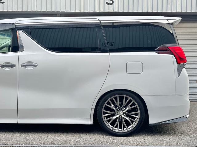 アルファード ２．５Ｓ　Ｃパッケージ　・ＬＭ３５０仕様・コンプリートカー・２０インチＡＷ・車高調・三眼・ＬＥＤテール・両側スラ・９インチナビ・１３インチモニター・ナビ・ＴＶ・ＢＴ・ＨＤＭＩ・Ｂカメラ・ＥＴＣ・Ｐゲート（17枚目）
