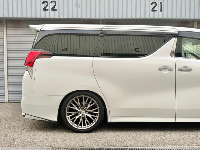 アルファード ２．５Ｓ　Ｃパッケージ　・ＬＭ３５０仕様・コンプリートカー・２０インチＡＷ・車高調・三眼・ＬＥＤテール・両側スラ・９インチナビ・１３インチモニター・ナビ・ＴＶ・ＢＴ・ＨＤＭＩ・Ｂカメラ・ＥＴＣ・Ｐゲート（26枚目）