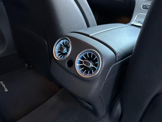 Ｃクラス Ｃ１８０アバンギャルド　ＡＭＧライン　記録簿９枚・Ｃ４３仕様・ＫＷ製車高調・１９インチ・パナメリカーナグリル・エアコンエアベント・ＡＭＧエアロ＆アルミ＆エンブレム・ハンコック２０２４年製タイヤ・キー２本完備・レーダーセーフティパッケージ（68枚目）