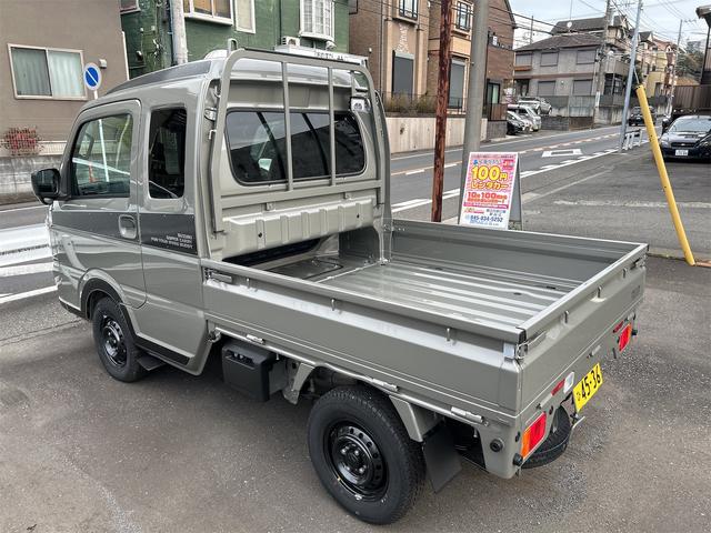 スーパーキャリイ Ｘリミテッド　Ｘリミテッド　４ＷＤ　登録済み未使用車　スズキセーフティサポート　ＬＥＤヘッドランプ　オートライト　キーレスエントリー　パワーウインドウ　電動格納ミラー　オーバーヘッドシェルフ　プライバシーガラス（9枚目）