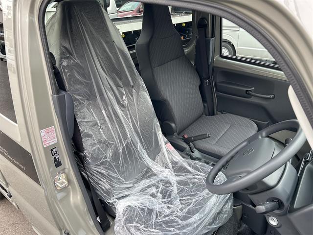 スーパーキャリイ Ｘリミテッド　Ｘリミテッド　４ＷＤ　登録済み未使用車　スズキセーフティサポート　ＬＥＤヘッドランプ　オートライト　キーレスエントリー　パワーウインドウ　電動格納ミラー　オーバーヘッドシェルフ　プライバシーガラス（13枚目）