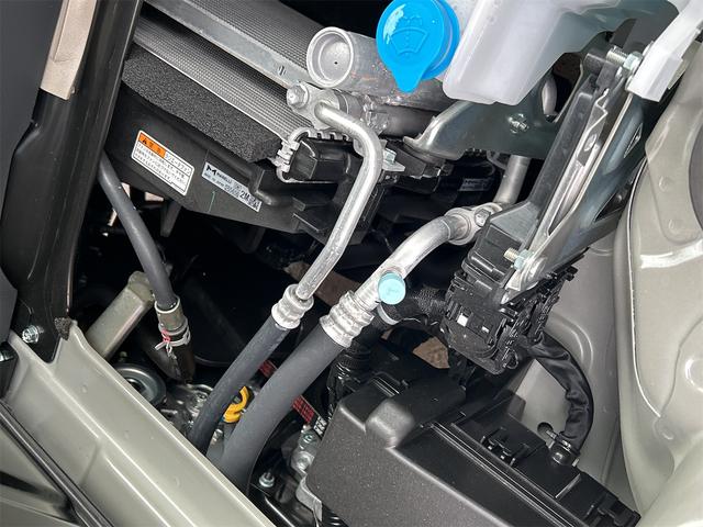 スーパーキャリイ Ｘリミテッド　Ｘリミテッド　４ＷＤ　登録済み未使用車　スズキセーフティサポート　ＬＥＤヘッドランプ　オートライト　キーレスエントリー　パワーウインドウ　電動格納ミラー　オーバーヘッドシェルフ　プライバシーガラス（17枚目）