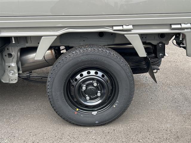 スーパーキャリイ Ｘリミテッド　Ｘリミテッド　４ＷＤ　登録済み未使用車　スズキセーフティサポート　ＬＥＤヘッドランプ　オートライト　キーレスエントリー　パワーウインドウ　電動格納ミラー　オーバーヘッドシェルフ　プライバシーガラス（22枚目）