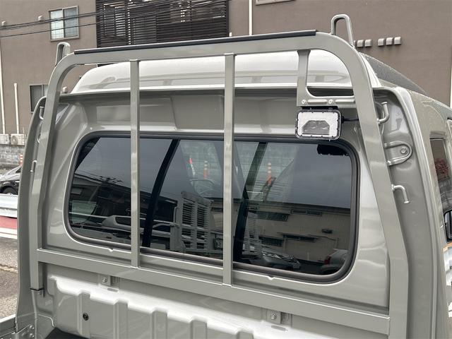 スーパーキャリイ Ｘリミテッド　Ｘリミテッド　４ＷＤ　登録済み未使用車　スズキセーフティサポート　ＬＥＤヘッドランプ　オートライト　キーレスエントリー　パワーウインドウ　電動格納ミラー　オーバーヘッドシェルフ　プライバシーガラス（23枚目）