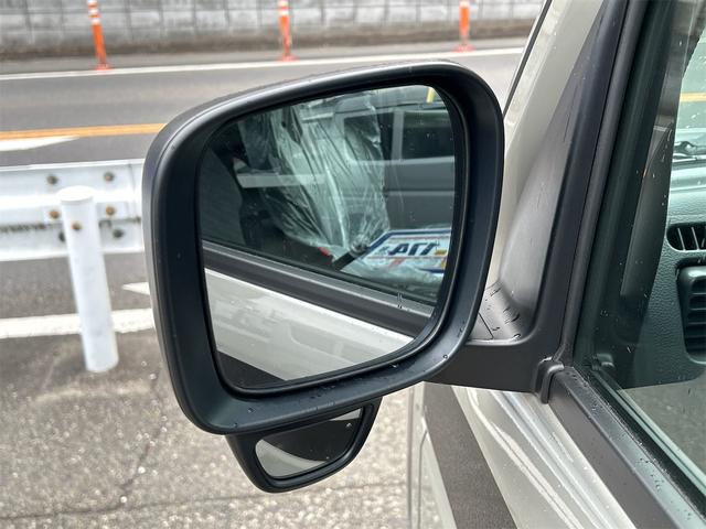 スーパーキャリイ Ｘリミテッド　Ｘリミテッド　４ＷＤ　登録済み未使用車　スズキセーフティサポート　ＬＥＤヘッドランプ　オートライト　キーレスエントリー　パワーウインドウ　電動格納ミラー　オーバーヘッドシェルフ　プライバシーガラス（27枚目）