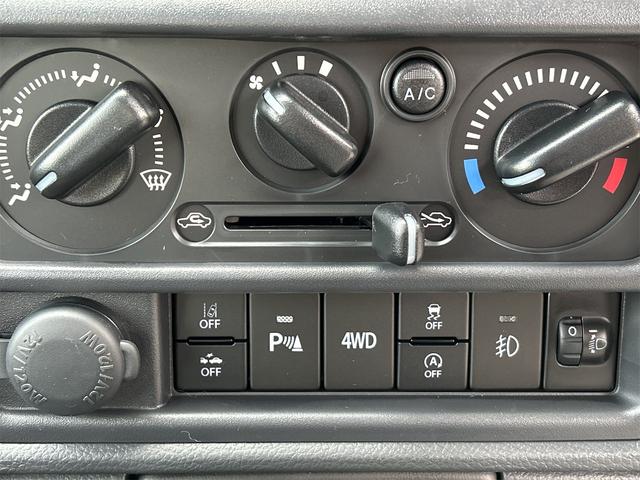 スーパーキャリイ Ｘリミテッド　Ｘリミテッド　４ＷＤ　登録済み未使用車　スズキセーフティサポート　ＬＥＤヘッドランプ　オートライト　キーレスエントリー　パワーウインドウ　電動格納ミラー　オーバーヘッドシェルフ　プライバシーガラス（31枚目）