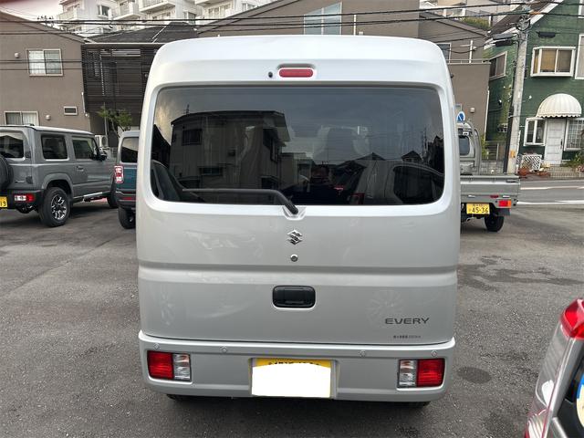エブリイ ＰＡリミテッド　ＰＡリミテッド　登録済み未使用車　ＣＶＴ　スズキセーフティサポート　パワーウインドウ　キーレスエントリー　オーバーヘッドシェルフ　プライバシーガラス　オートライト　クリアランスソナー　盗難警報装置（3枚目）