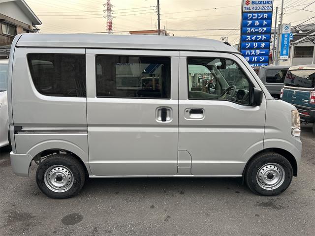 エブリイ ＰＡリミテッド　ＰＡリミテッド　登録済み未使用車　ＣＶＴ　スズキセーフティサポート　パワーウインドウ　キーレスエントリー　オーバーヘッドシェルフ　プライバシーガラス　オートライト　クリアランスソナー　盗難警報装置（4枚目）