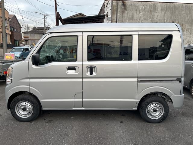 エブリイ ＰＡリミテッド　ＰＡリミテッド　登録済み未使用車　ＣＶＴ　スズキセーフティサポート　パワーウインドウ　キーレスエントリー　オーバーヘッドシェルフ　プライバシーガラス　オートライト　クリアランスソナー　盗難警報装置（5枚目）