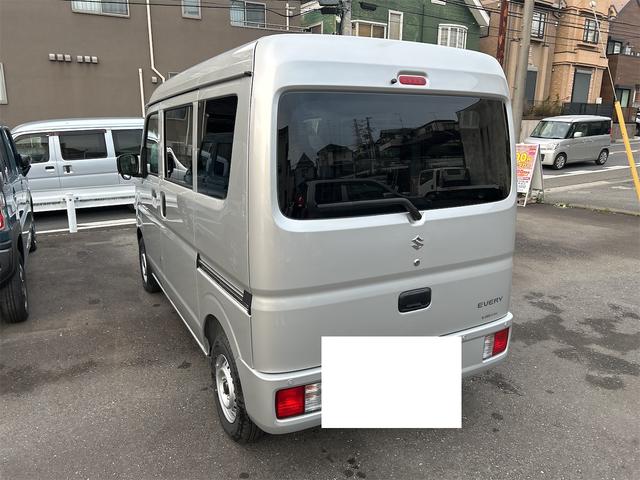 エブリイ ＰＡリミテッド　ＰＡリミテッド　登録済み未使用車　ＣＶＴ　スズキセーフティサポート　パワーウインドウ　キーレスエントリー　オーバーヘッドシェルフ　プライバシーガラス　オートライト　クリアランスソナー　盗難警報装置（9枚目）