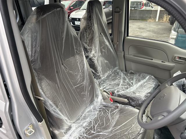 エブリイ ＰＡリミテッド　ＰＡリミテッド　登録済み未使用車　ＣＶＴ　スズキセーフティサポート　パワーウインドウ　キーレスエントリー　オーバーヘッドシェルフ　プライバシーガラス　オートライト　クリアランスソナー　盗難警報装置（13枚目）