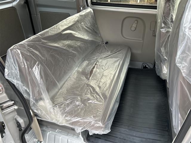 エブリイ ＰＡリミテッド　ＰＡリミテッド　登録済み未使用車　ＣＶＴ　スズキセーフティサポート　パワーウインドウ　キーレスエントリー　オーバーヘッドシェルフ　プライバシーガラス　オートライト　クリアランスソナー　盗難警報装置（14枚目）