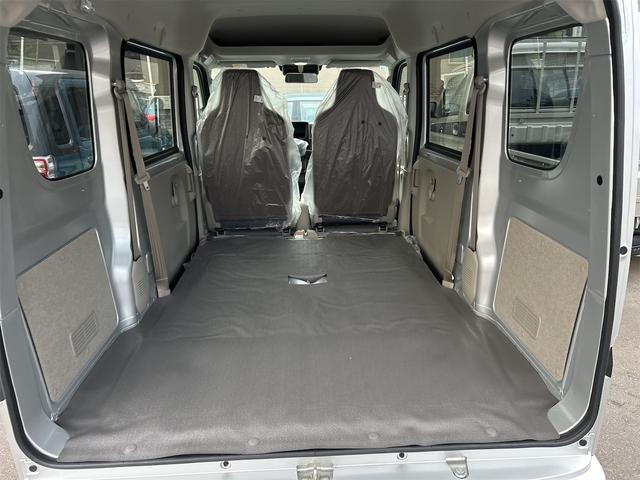 エブリイ ＰＡリミテッド　ＰＡリミテッド　登録済み未使用車　ＣＶＴ　スズキセーフティサポート　パワーウインドウ　キーレスエントリー　オーバーヘッドシェルフ　プライバシーガラス　オートライト　クリアランスソナー　盗難警報装置（18枚目）